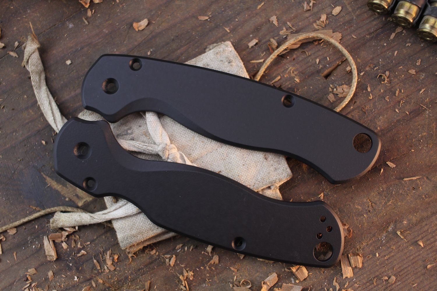 Flytanium Classic Spyderco Paramilitary 2 Black Cerakote Titanium Scales