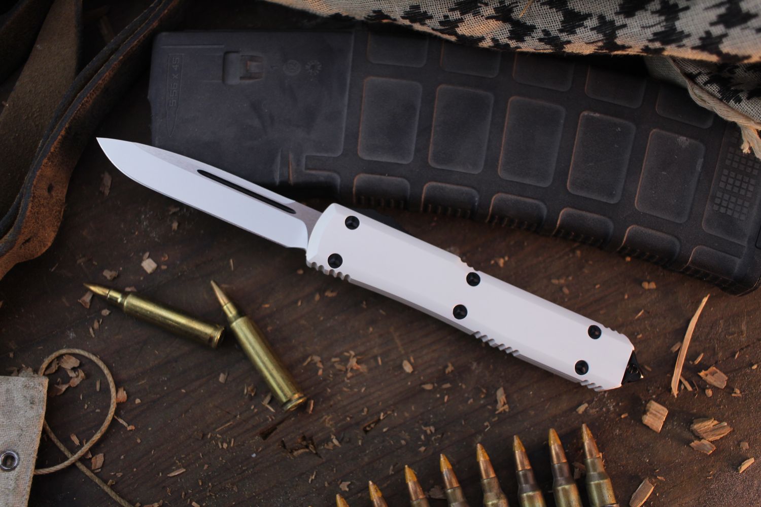 Microtech Ultratech Storm Trooper 3.4&quot; OTF Auto / White Aluminum / White Two Tone ( Pre Owned )