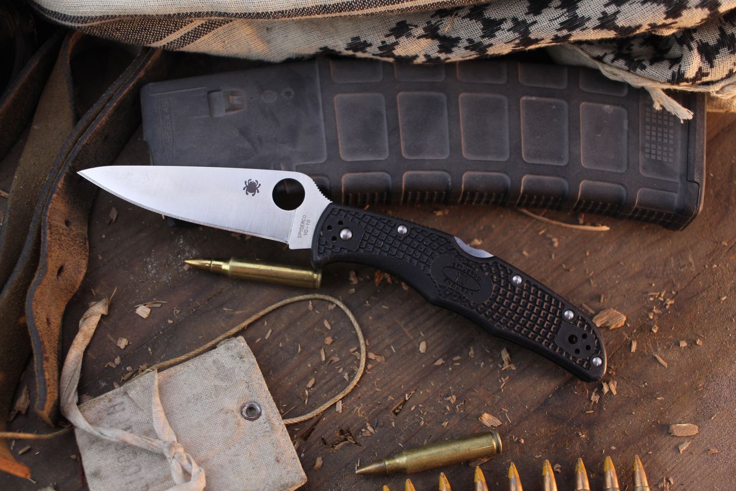 Spyderco Police 4 Lightweight 4.39&quot; Lockback Folder / Black FRN / Satin VG-10 ( Pre Owned )