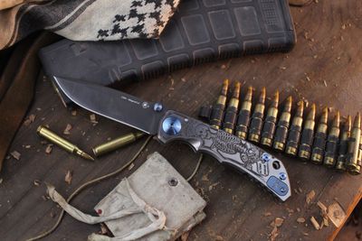 Spartan 2023 Edition Harsey 3.95&quot; Framelock Folder / Momento Mori Engraved Titanium / Black MagnaCut ( Pre Owned )