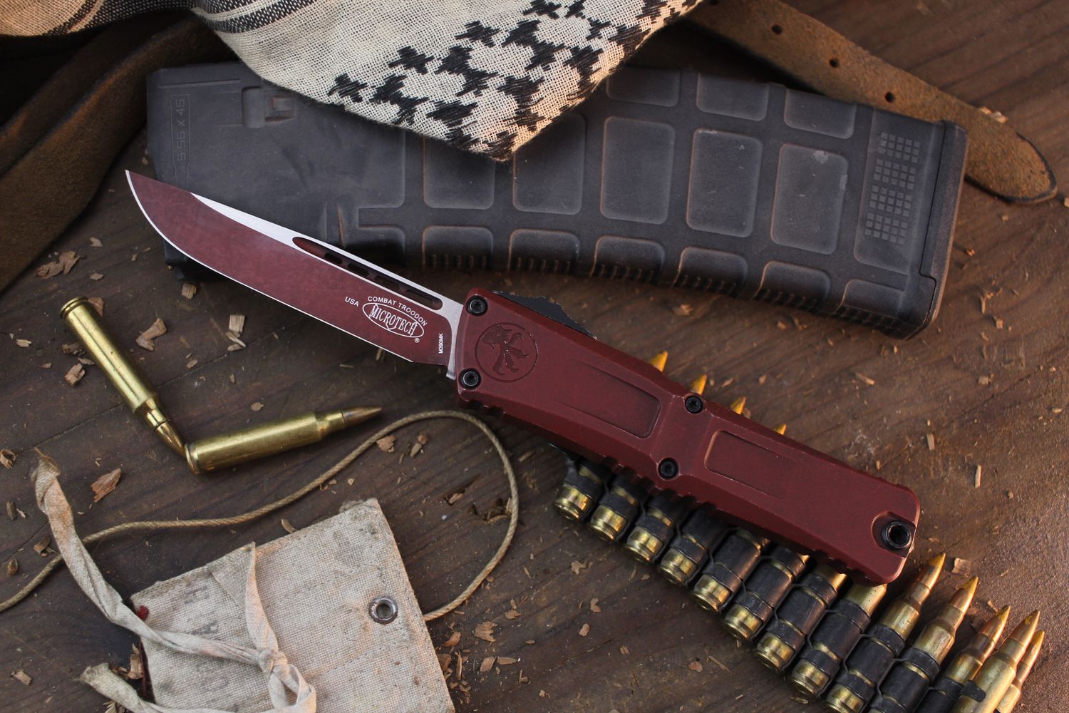 Microtech Combat Troodon Gen III S/E 4.125&quot; AUTO OTF / Weather Red Deep Engraved Aluminum / Weather Red M390MK ( Pre Owned )