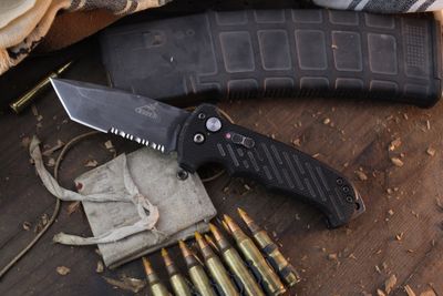 Gerber 06 Tanto 3.6" Button Lock Auto Folder / Black G-10 / Black Serrated S30V ( Pre Owned )