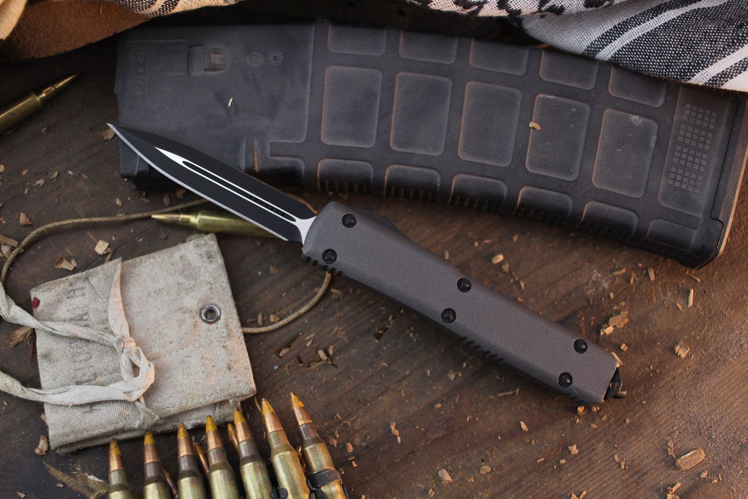 Microtech Ultratech  D/E 3.4&quot; OTF Auto / Gunmetal Gray Aluminum / Black ( Pre Owned )