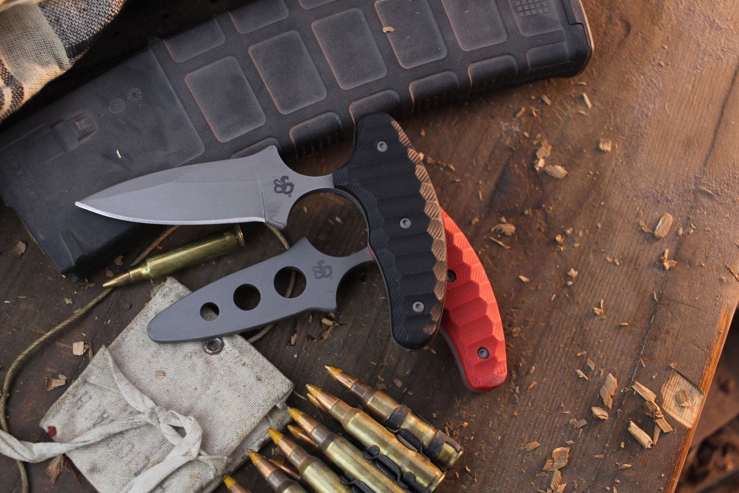 ShivWorks El Nino 2.875&quot; Punch Dagger &amp; Trainer / Black &amp; Red G-10 / Bead Blasted 12C27 ( Pre Owned )