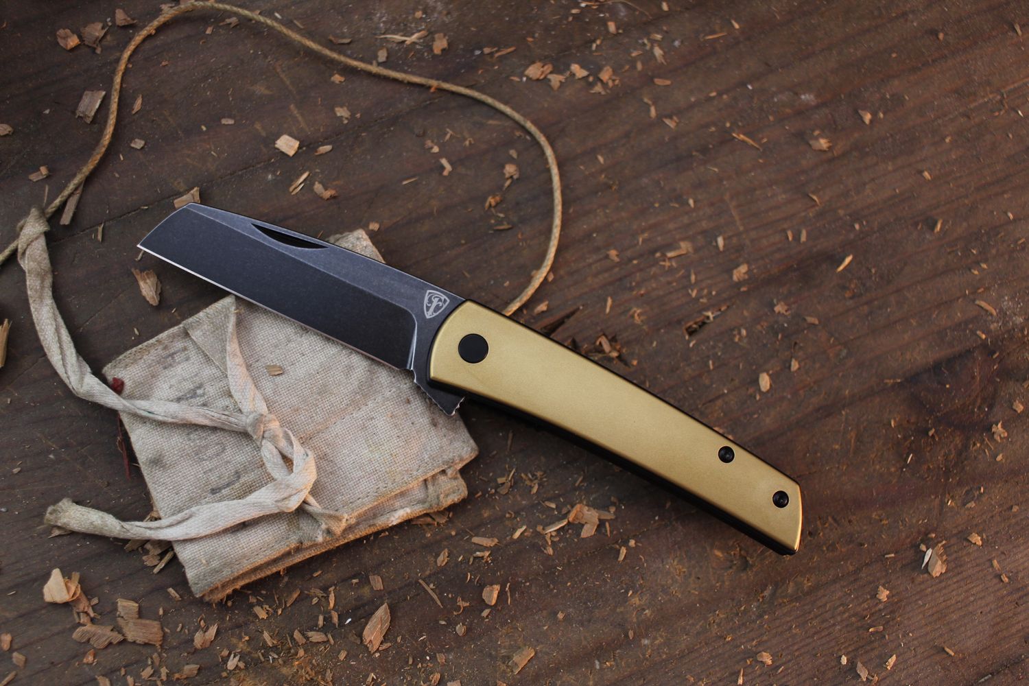 Finch Knives Oxbow 3&quot; Linerlock Flipper / Brass / Blackwashed N690