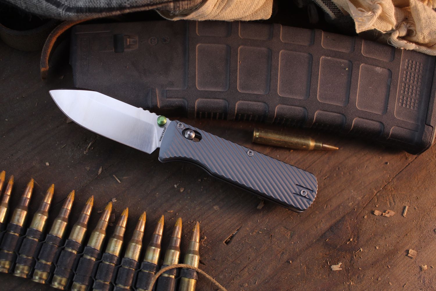 Vosteed Vombat Drop Point 2.9&quot; Crossbar Lock Folder / Gray Aluminum / Satin M390