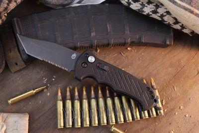 Gerber 06. Tanto 3.6" Button Lock Auto Folder / Black G-10 / Black Serrated S30V ( Pre Owned )