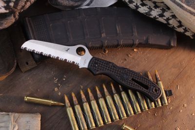 Spyderco Atlantic Salt 3.68" Lockback Folder / Black FRN / Satin Serrated H1 ( Pre Owned )