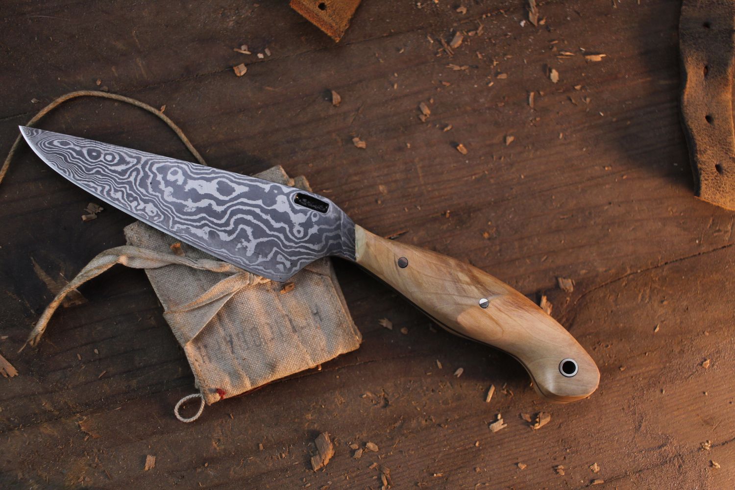 Mark Couch Large 4.5” Utility Knife / Maple / Alaskan Forged Damascus