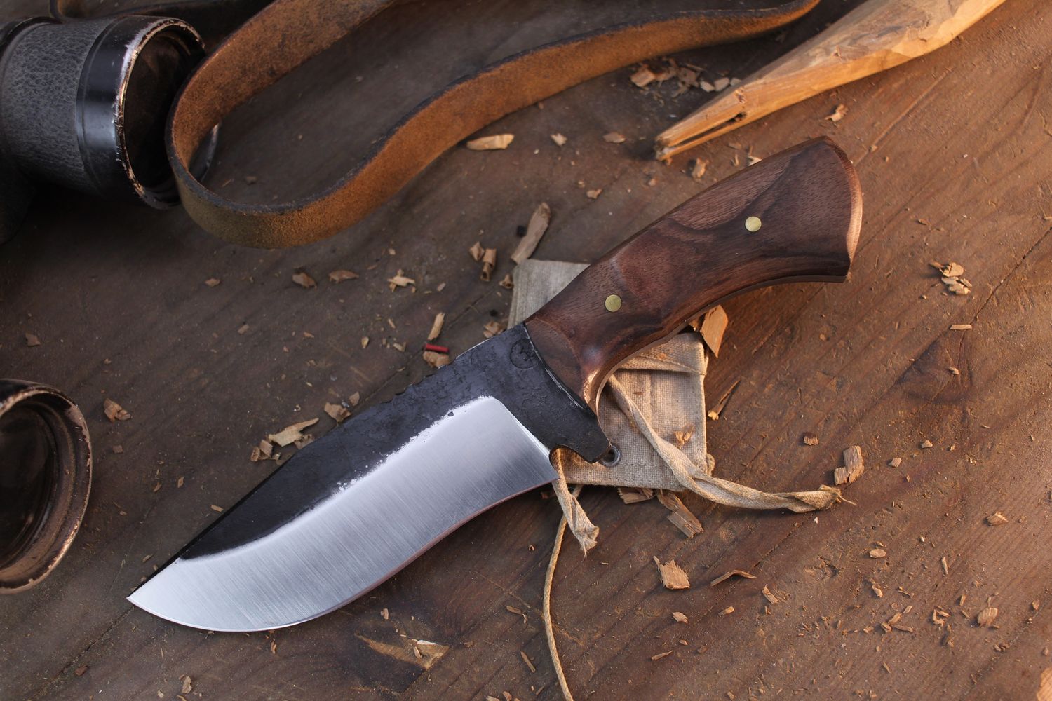 Barrett Knives Large Hunter 5&quot; Fixed Blade / Sculpted Walnut / Forge Finished 1095
