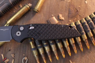 Pro-Tech TR-3 Military issue  3.5" Button Lock Auto Folder / Black Fish Scale Aluminum &amp; Safety Slide / Black 154CM
