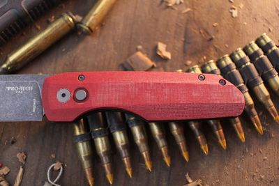 Pro-Tech Vero Synapse Auto 3.5" Button Lock Auto Folder / Red Linen Micarta &amp; Black Aluminum / Acidwashed Magnacut