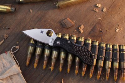 Spyderco Manbug 1.9" Lockback Folder / Black FRN / Satin VG-10