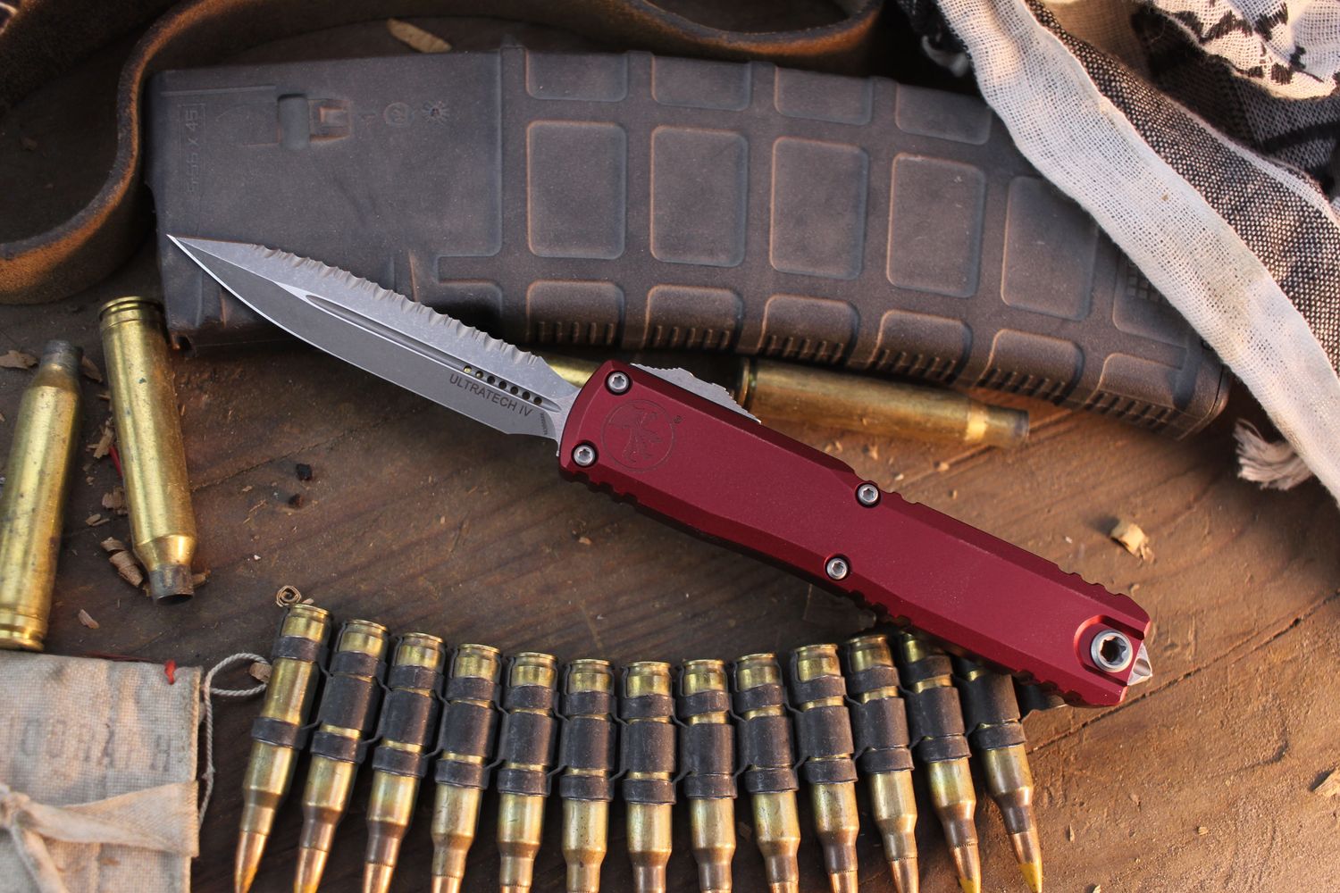 Microtech Ultratech Gen IV D/E 3.55&quot; OTF Auto / Merlot Aluminum / Apocalyptic Serrated M390MK