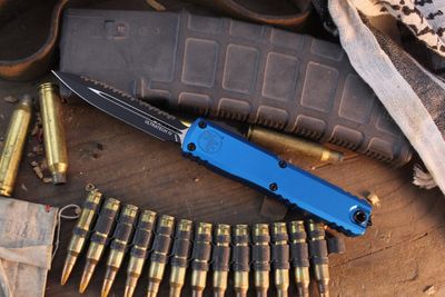 Microtech Ultratech Gen IV D/E 3.55" OTF Auto / Blue Aluminum / Black Full Serrated M390MK