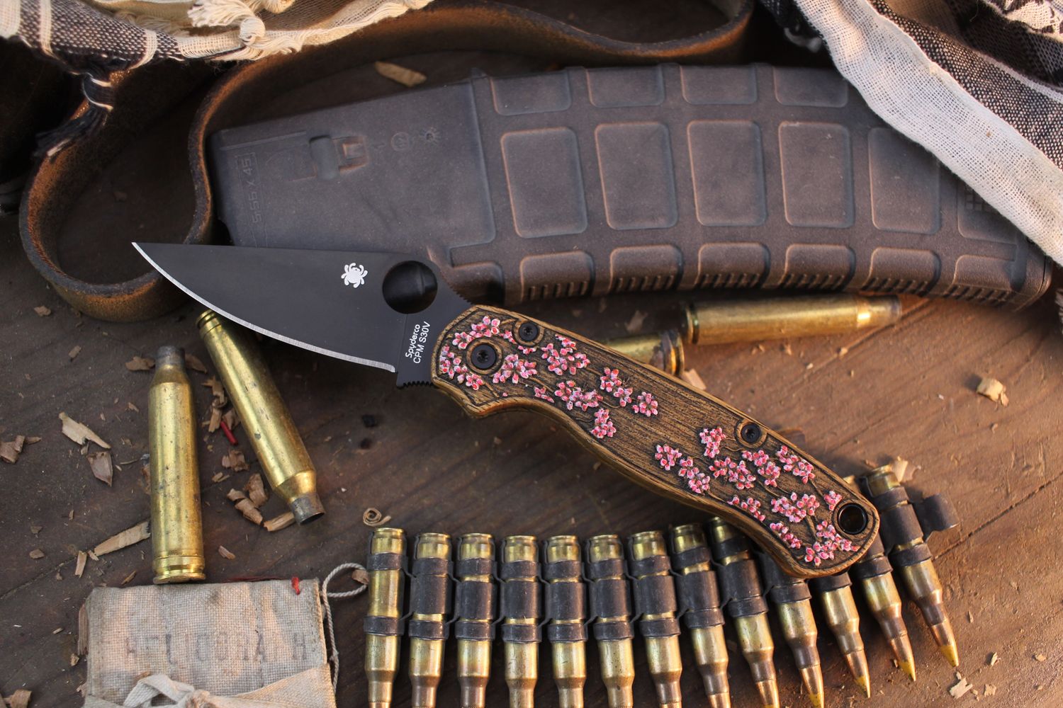 Spyderco Paramilitary 2 3.44&quot; Compression Lock Folder / Chroma Cherry Blossoms Scales  / Black S30V ( Pre Owned )