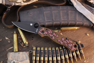 Spyderco Paramilitary 2 3.44" Compression Lock Folder / Chroma Cherry Blossoms Scales  / Black S30V ( Pre Owned )