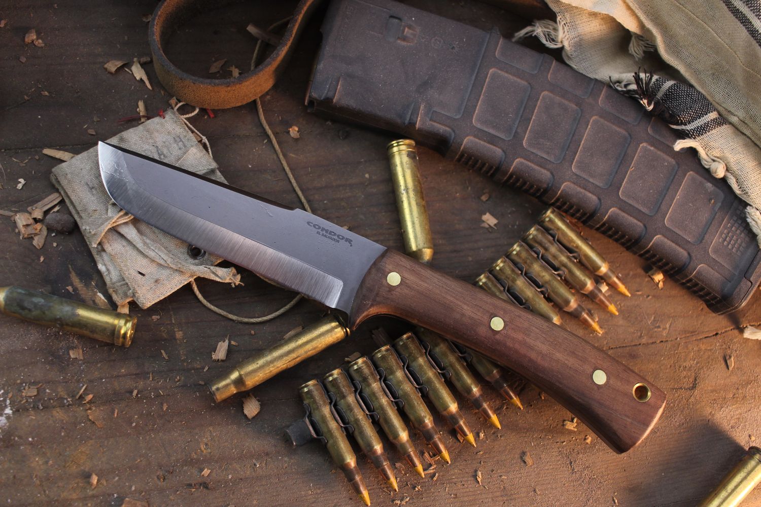 Condor Tool &amp; Knife Stratos 5" Fixed Blade / Walnut / Satin 1075