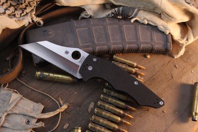 Spyderco YoJumbo 4" Compression Lock Folder / Coarse Black G-10 / Satin S30V ( Pre Owned )