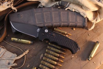 Gerber 06 3.6" Drop Point Button Lock Auto Folder / Black Aluminum / Black S30V ( Pre Owned )