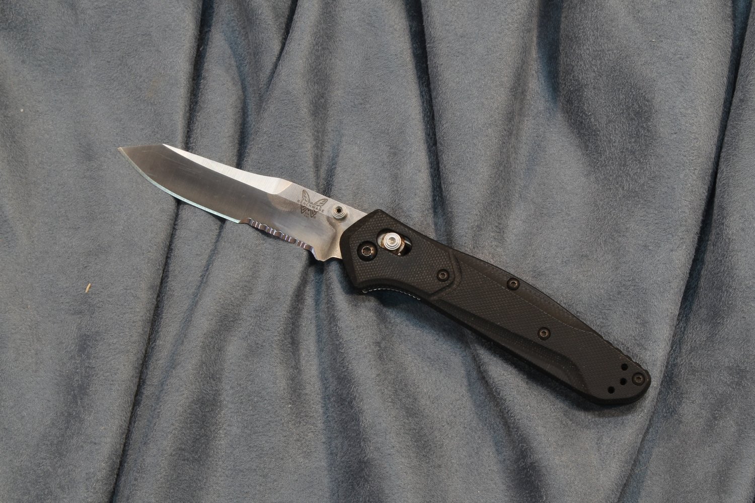 Benchmade Osborne 3.4&quot; AXIS Lock Knife / Satin Serrated / Black G10 / S30V (Pre-Owned)