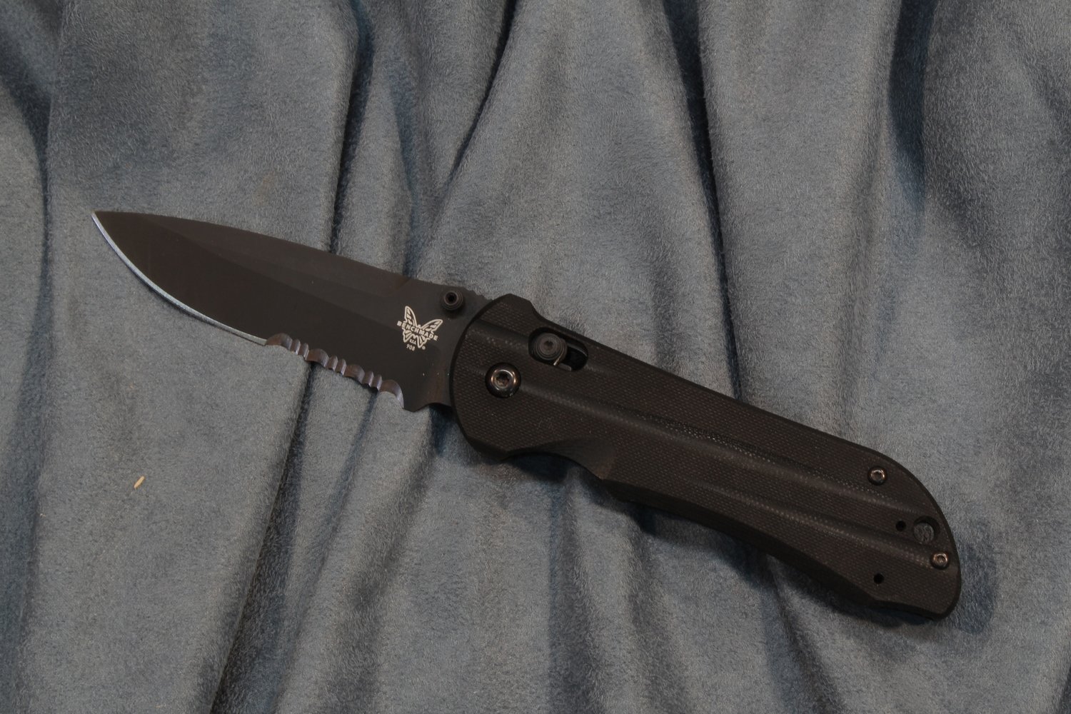 Benchmade Stryker 3.6&quot; AXIS Lock Knife / Black Serrated / Black (Pre-Owned)