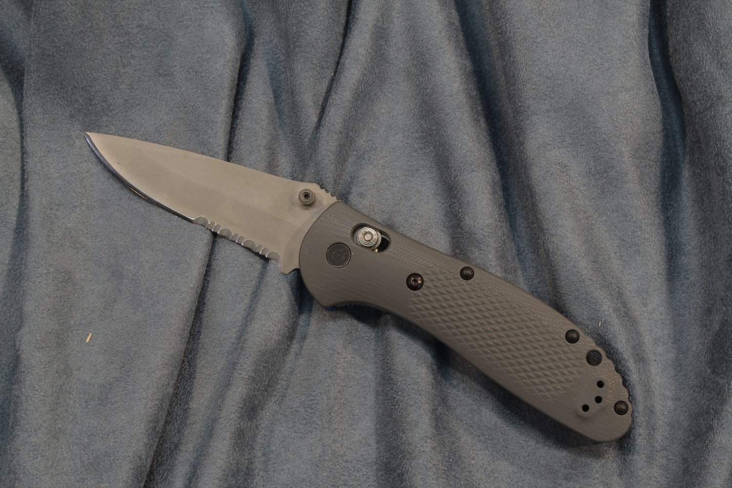Benchmade Griptilian 3.45&quot; AXIS Lock Knife / Bead Blast / Gray-Blue G10 (Pre-Owned)