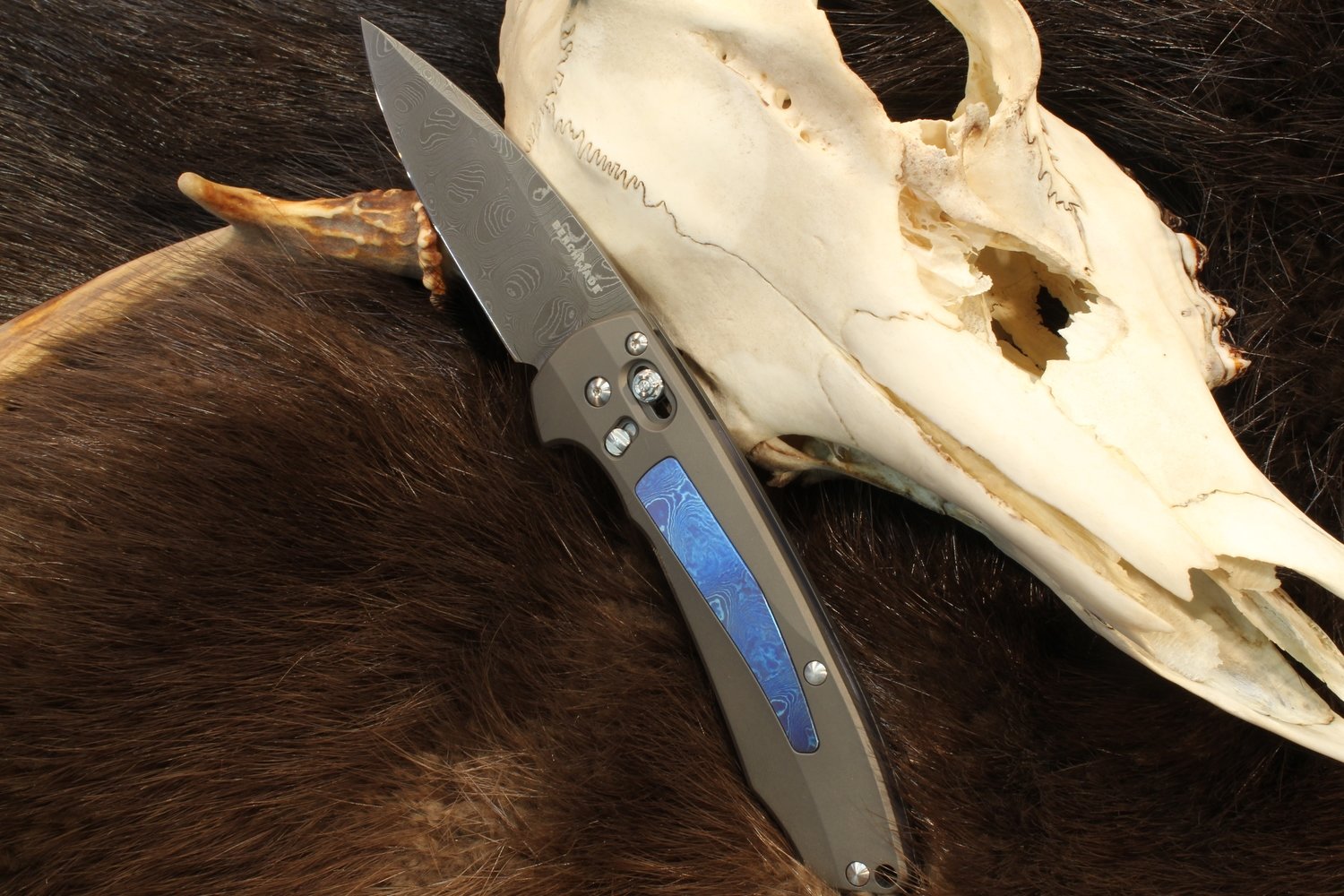 Benchmade Arcane 3.2&quot; Gold Class Flipper AXIS-Assist Knife / Chad Nichols Damascus / Moku-Ti Inlay ( Discontinued )