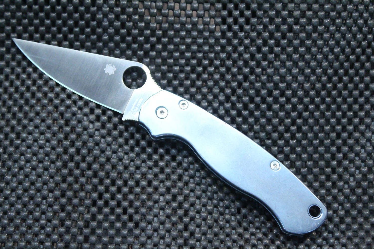 Spyderco Custom Paramilitary 2 3.44&quot; Knife, Blue Anodized Titanium / S30V Satin Plain