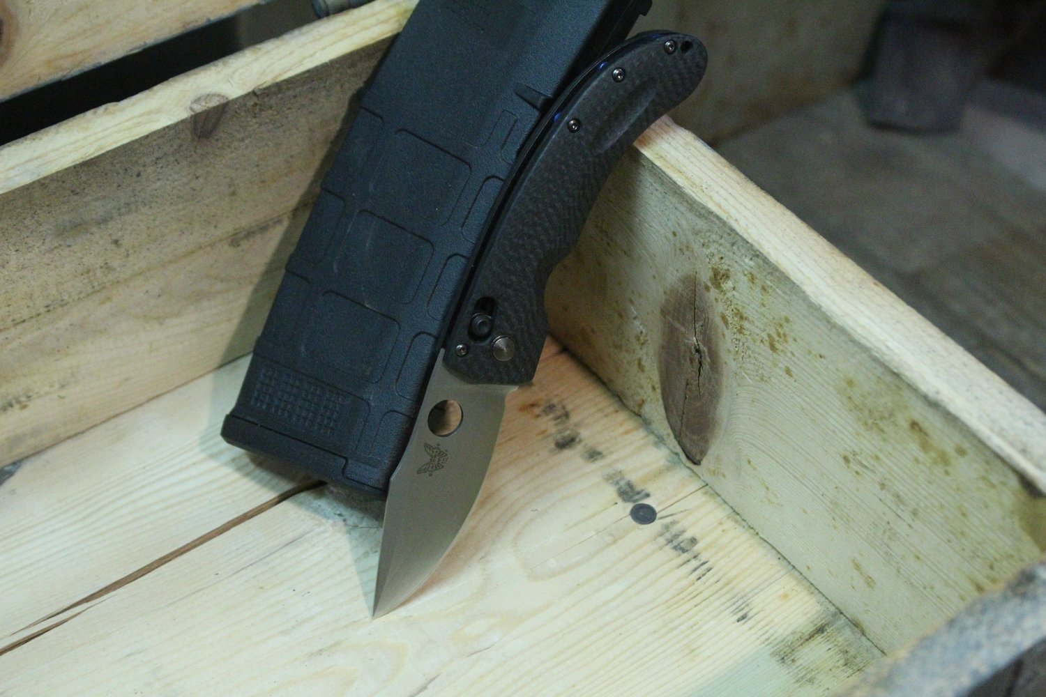 Benchmade Mini Onslaught 3.45&quot; Limited Edition AXIS Lock Knife / Satin / Carbon Fiber ( Discontinued )