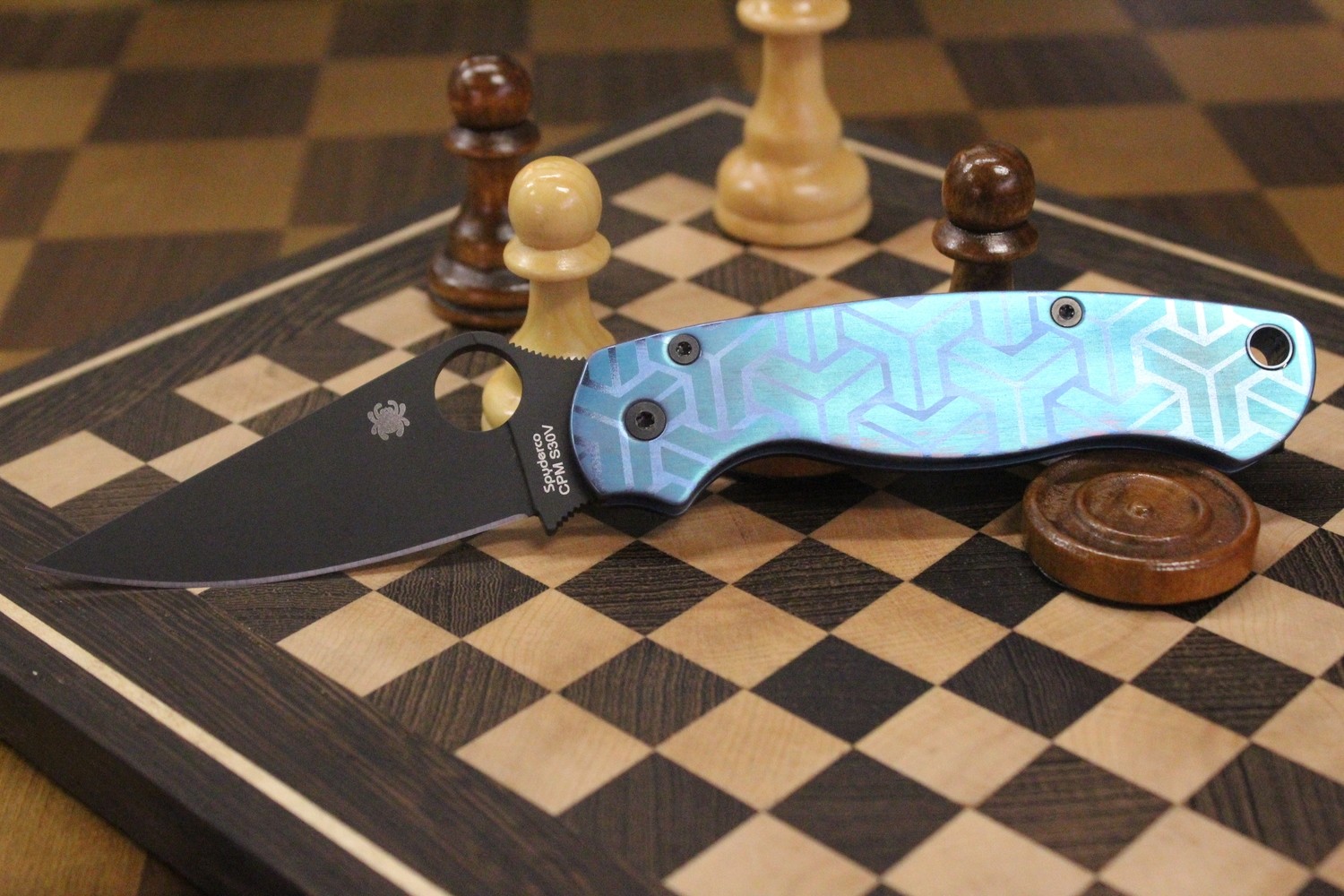 Spyderco Custom Paramilitary 2 3.44&quot; Knife, Custom Anodized Titanium / S30V Satin Plain
