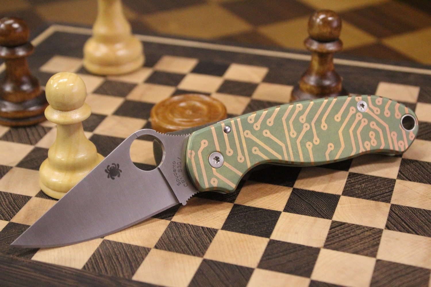 Spyderco Para 3 Compression Lock Knife, Custom Anodized Titanium / Satin