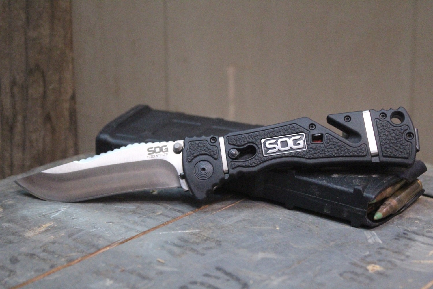 SOG Trident Elite 3.7&quot; Assisted Folding Knife, GRN and Rubber / Polished AUS-8 ( Pre Owned )