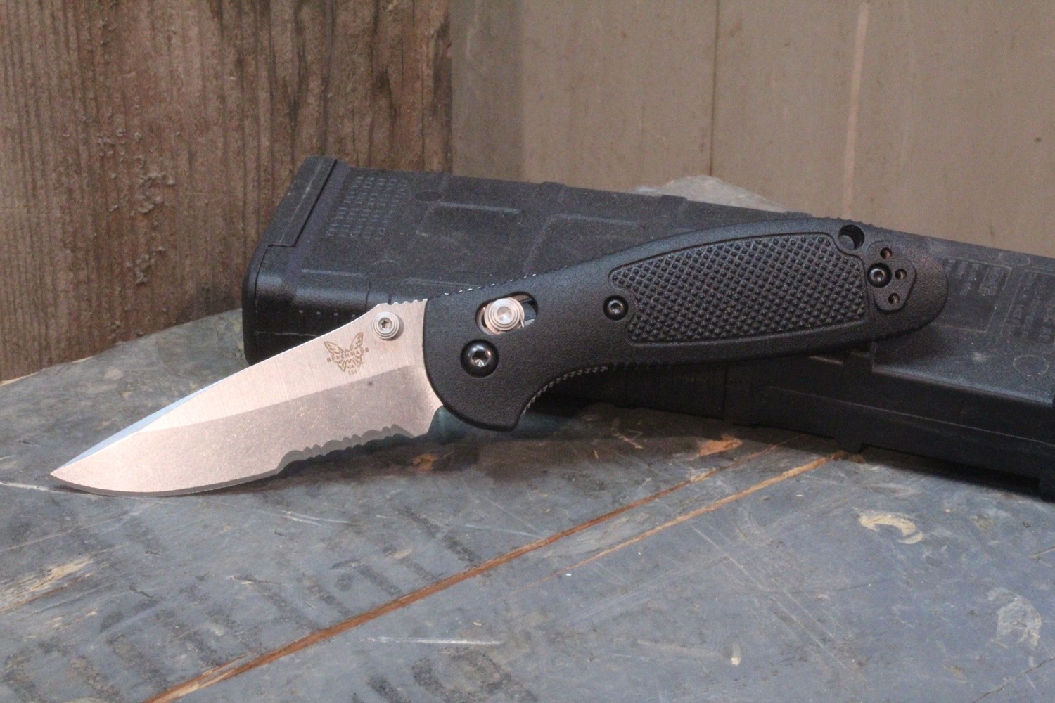 Benchmade Mini Griptilian 2.91&quot; AXIS Lock Knife / Satin Serrated / Black / S30V ( Discontinued )