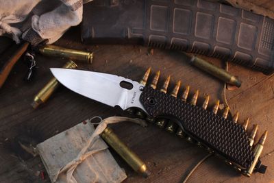 Strider MSC SMF 3.875" Framelock Folder / Black Aluminum Gunner Grip &amp; Flamed Titanium / Stonewashed 20CV ( Pre Owned )