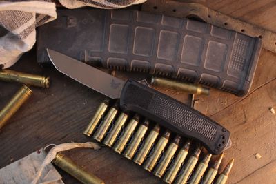 Benchmade Shootout D/A 3.5" OTF Automatic / Black CF-Elite / Flat Earth PVD CPM Cru-Wear ( Pre Owned )