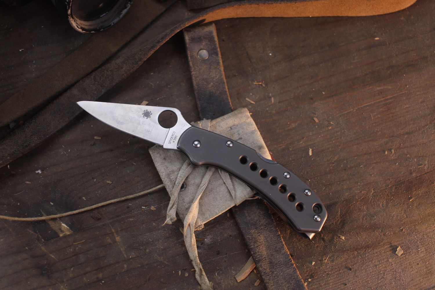 Spyderco LNW Delica 4 2.88" Lockback Folder / MOD 2 Stonewashed Titanium / Satin K390 ( Pre Owned )