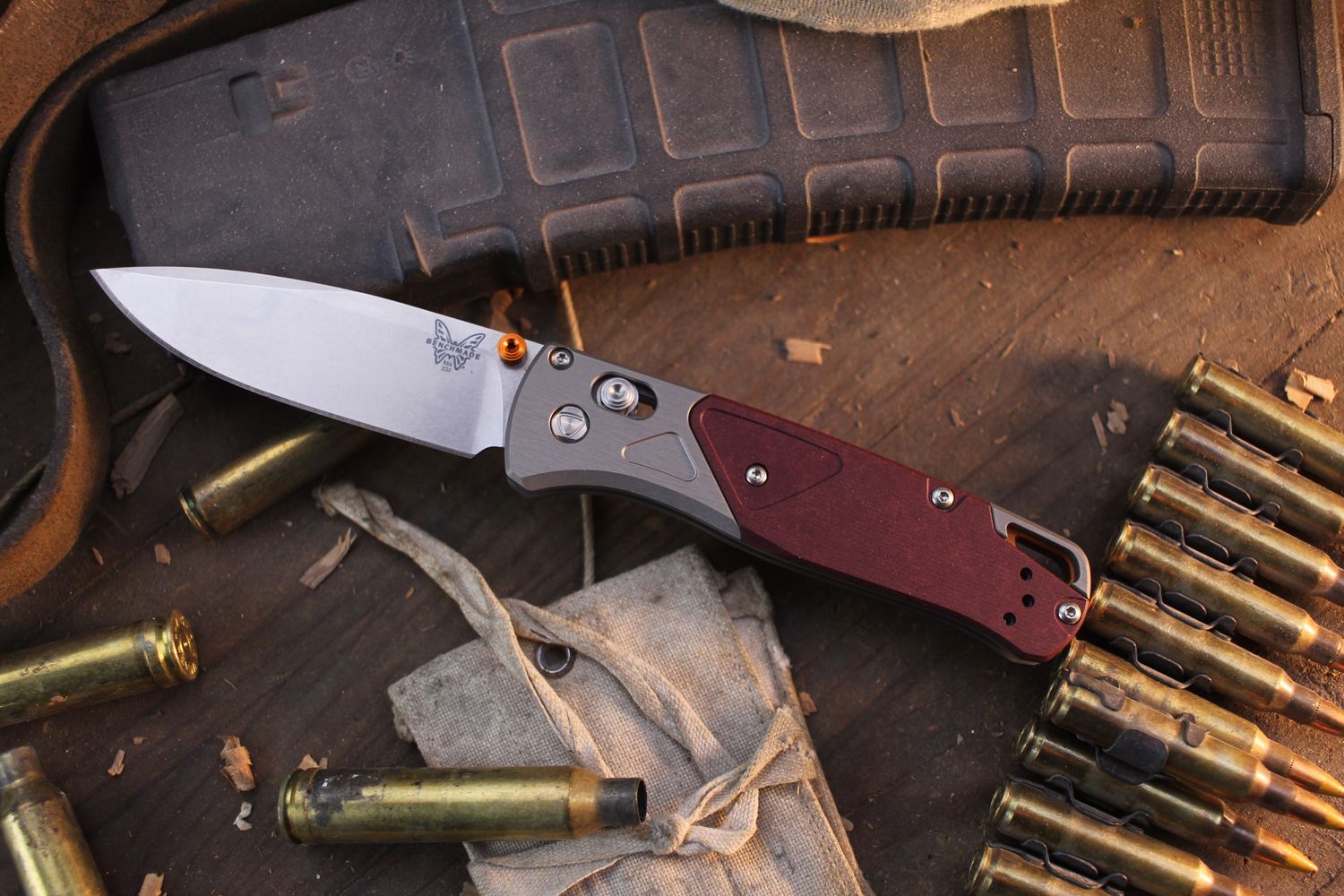 Benchmade Bugout 3.24" AXIS Lock Folder / Aluminum &amp; Redstone Richlite / Stonewashed S90V ( Pre Owned )