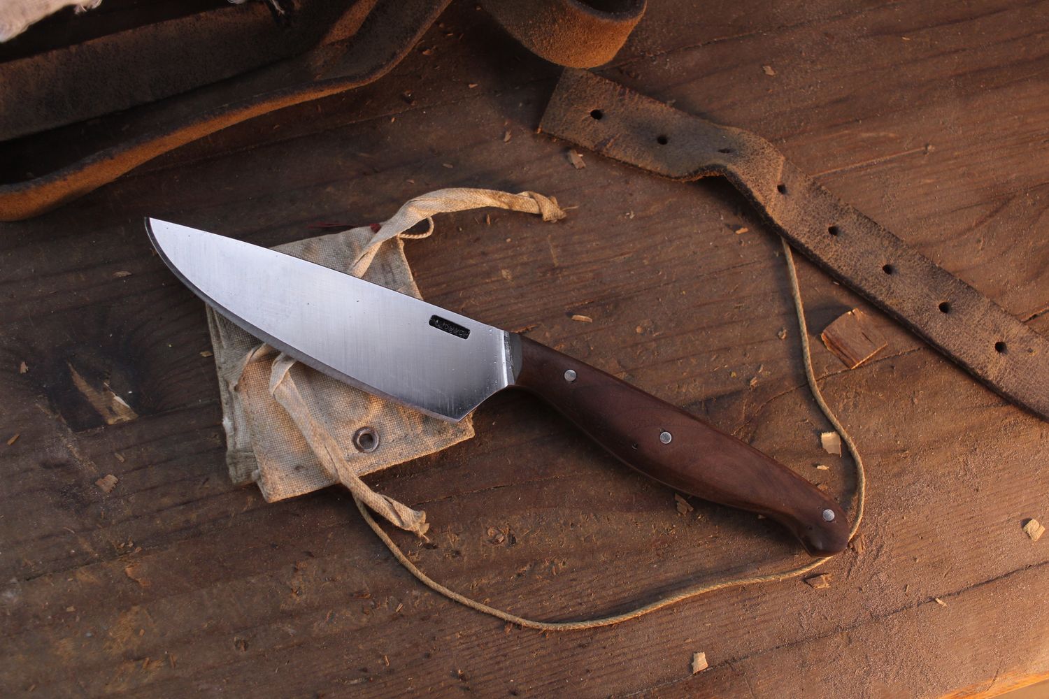 Mark Large Skinner 4.75" Fixed Blade / Walnut / Satin 52100