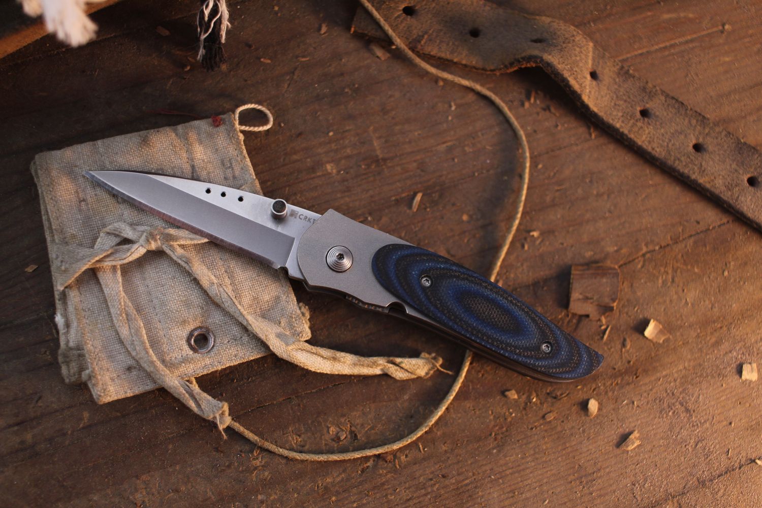 CRKT Viele Mini Wasp 2.5" Linerlock Folder / Black &amp; Blue G-10 / Bead Blasted Satinless ( Pre Owned )