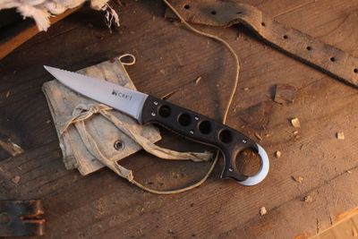 CRKT Alaska Carcajou Hunter 3.4" Fixed Blade / Black Zytel / Satin AUS-6 ( Pre Owned )