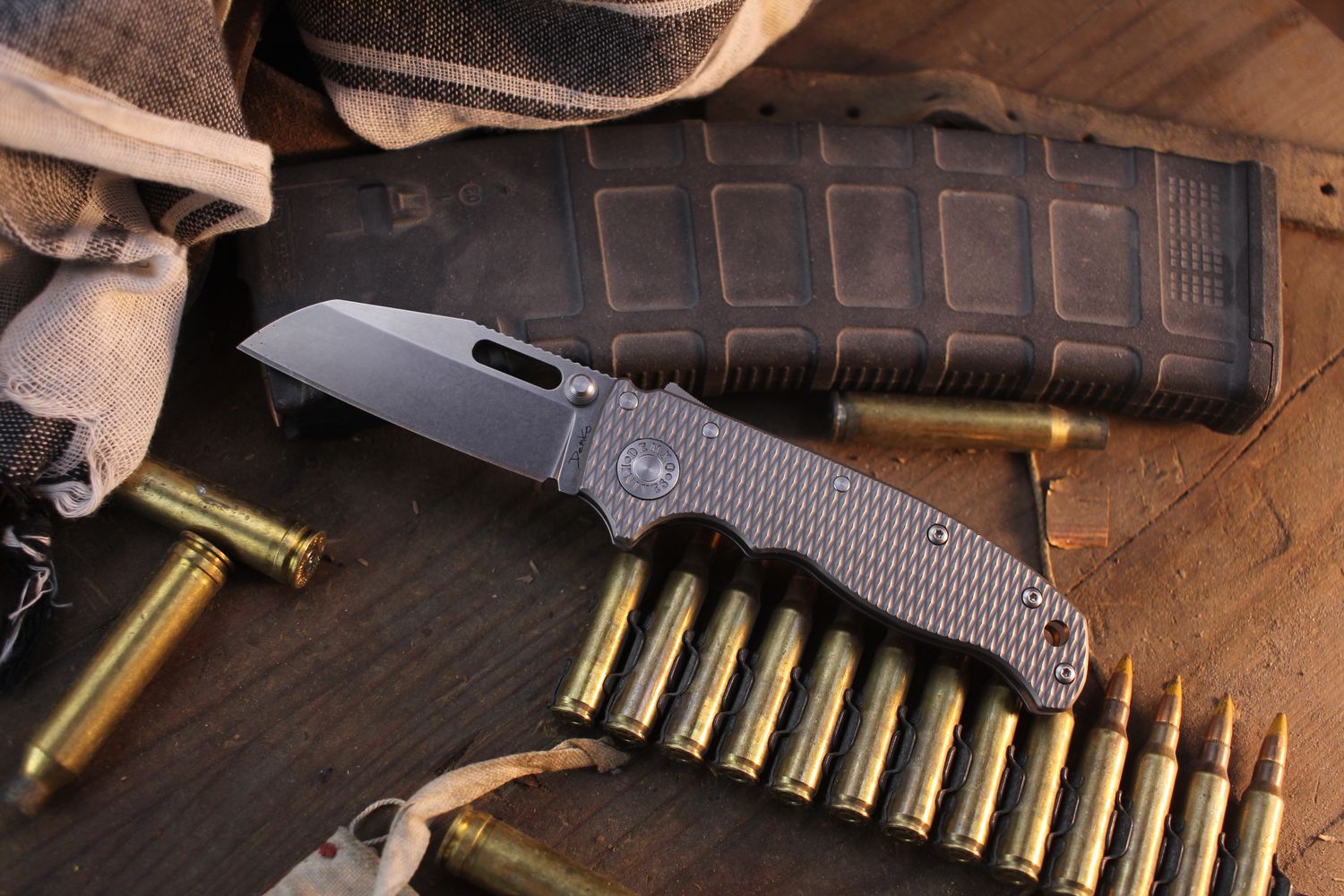 Demko AD20.5 Shark Foot 3.2" Shark Lock Folder / Tex Shark Titanium / Stonewashed 20CV ( Pre Owned )