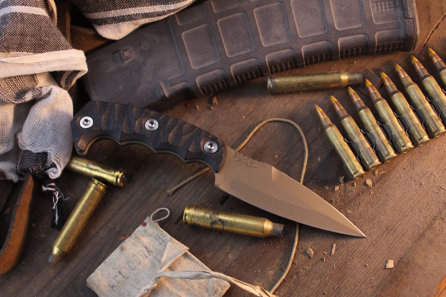 Half Face Blade Large Humint 4" Fixed Dagger / Black G-10 / FDE Cerakote S45VN