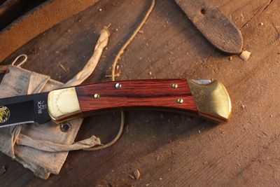 Buck 110 Alaskan Guide 3.75" Lockback Folder / Rosewood &amp; Brass / Black Embossed S30V ( Pre Owned )