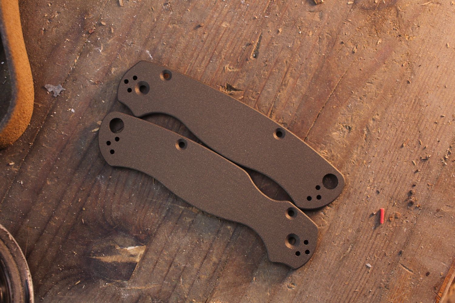 Spyderco Paramilitary 2 Burnt Bronze Cerakote G-10 Scales
