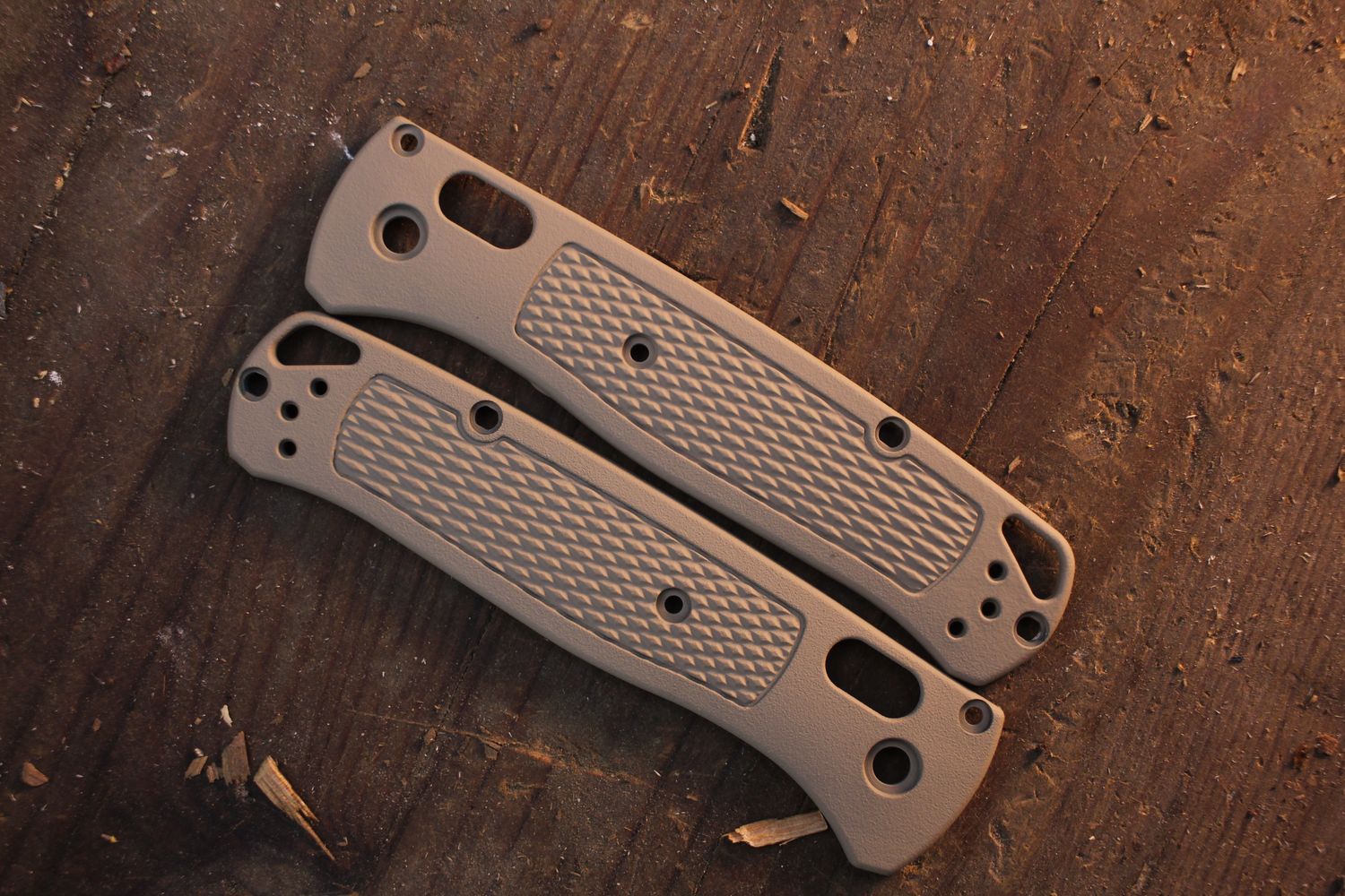 Benchmade Bugout McMillan Tan Cerakote Grivory Scales