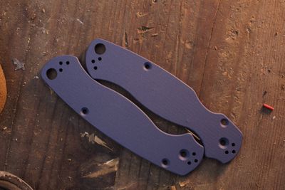 Spyderco Paramilitary 2 Northern Lights Cerakote G-10 Scales