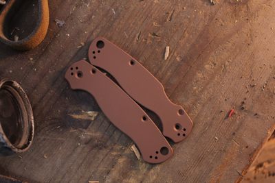 Spyderco Paramilitary 2 Federal Brown Cerakote G-10 Scales