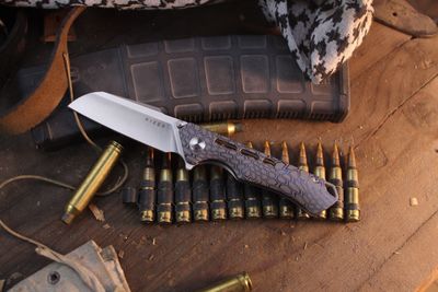 Kizer Blade Show 2025 Crest 3.4" Framelock Flipper / Scale Anodized Titanium / Satin S35VN ( Pre Owned )