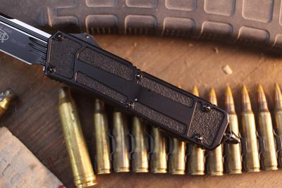 Microtech Navy Scarab S/E 3.44" OTF Auto / Milled Black Aluminum &amp; Traction Inserts / Two Tone Premium Steel ( Pre Owned )